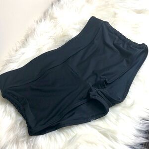 Athleta Side Cinch Booty Shorts